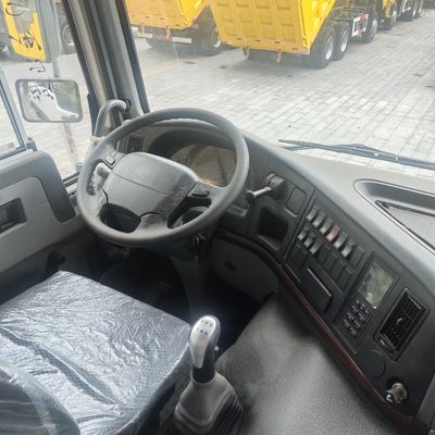 Camion lourd national HOWO 8x4 avec pneus et direction assistée