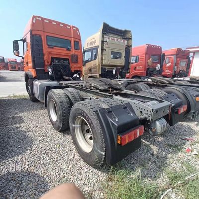 Demande personnalisée Truque-tracteur à charge lourde Sinotruk HOWO 6X4 pour les besoins de transport