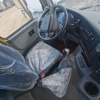 Capacité de 400L réservoir de carburant à transmission manuelle HOWO camion tracteur avec siège à suspension pneumatique