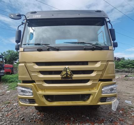 Benzine HOWO camion tracteur avec réservoir de carburant de 1000L et boîte de chargement certifiée ISO en acier au carbone