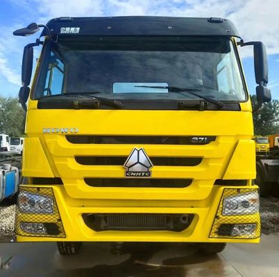 6.8x2.5x3.8m Heavy Duty HOWO Tracteur camion de transport modèle 2024 Conception de pneus sans tube