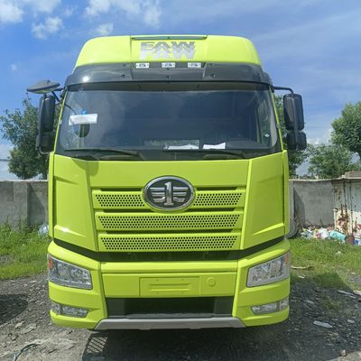 ZZ4257N3247E1H 6.8x2.5x3.8m FAW Jiefang J6p420HP Véhicule de transport à tracteur diesel 6X4