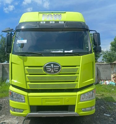 8005.000kg de poids brut camion diesel J6p420HP pour remorquer une semi-remorque en forte demande