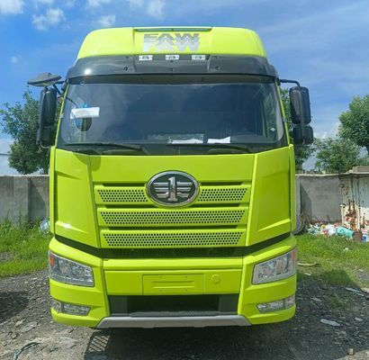 Capacité de charge de 31 à 40 t FAW Jiefang J6p420HP Tracteur diesel 6X4 avec siège en suspension pneumatique