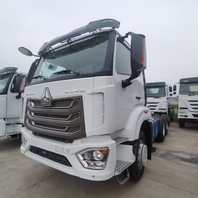 Camion tracteur HOWO utilisé pour le remorquage 6800*2500*3200 Dimensions et capacité du moteur &gt; 8L
