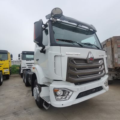 Camion tracteur HOWO utilisé pour le remorquage 6800*2500*3200 Dimensions et capacité du moteur &gt; 8L
