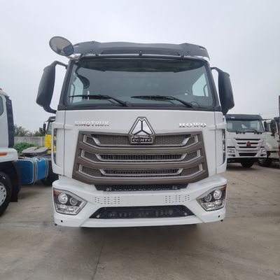 Camion tracteur HOWO utilisé pour le remorquage 6800*2500*3200 Dimensions et capacité du moteur &gt; 8L