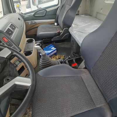 Camion-remorque à chargement en acier au carbone et siège en suspension pneumatique