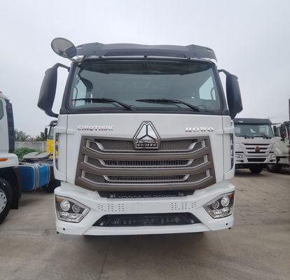 Camion lourd Sinotruk personnalisé avec siège du conducteur réservoir de carburant 1000L siège de suspension pneumatique