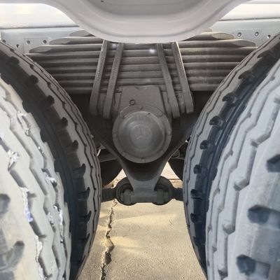 Boîte de chargement en acier au carbone roulement hydraulique camion mélangeur de béton pour un fonctionnement en douceur