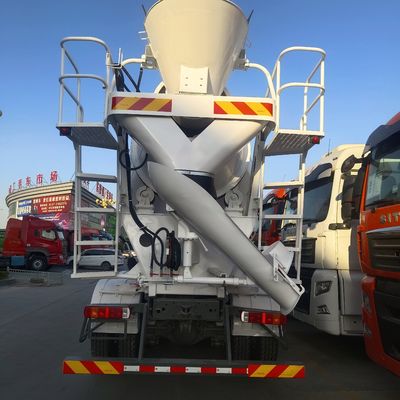 Boîte de chargement en acier au carbone roulement hydraulique camion mélangeur de béton pour un fonctionnement en douceur