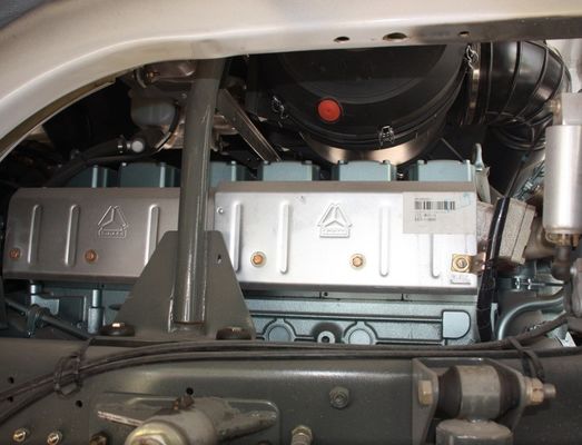 Chassis Sinotruk Durable Ciment à mélangeur lourd avec une puissance maximale de 400 chevaux