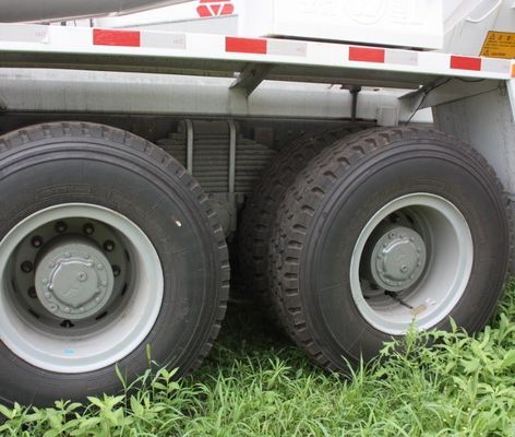 Chassis Sinotruk Durable Ciment à mélangeur lourd avec une puissance maximale de 400 chevaux