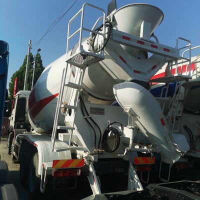 Chaise Sinotruk à paiement complet, camion de mélangeur de béton avec système de direction hydraulique