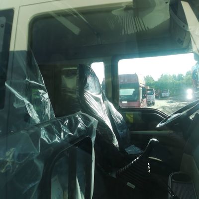Chaise Sinotruk à paiement complet, camion de mélangeur de béton avec système de direction hydraulique