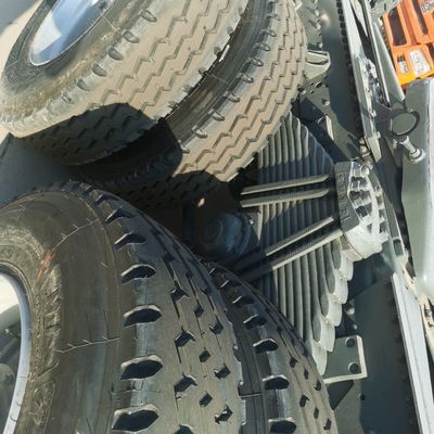 Camion de mélangeur de ciment Foton Zz1257n3647n1 tout-terrain avec 400 chevaux et pneus