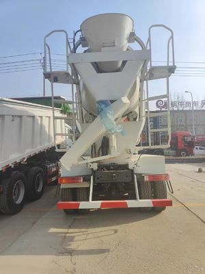 Chassis Sinotruk Servo Direction Hydraulique Mélangeur de béton à 8 cylindres et 400 ch