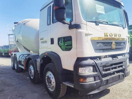 Matériau de la boîte de chargement en acier au carbone 8 cylindrée 10m3 Camion à béton pour votre