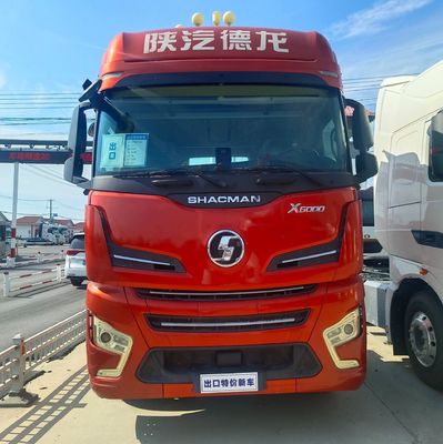 Camion de traction diesel DelongX6000 &gt; 450 chevaux pour le remorquage de semi-remorques robustes