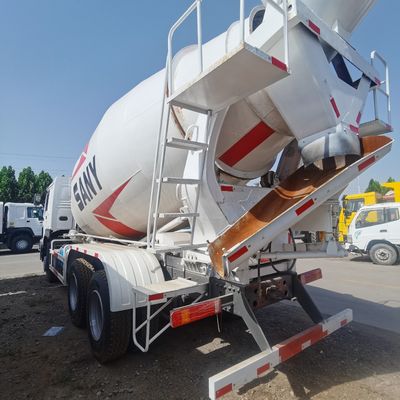 Camion à mélangeur de ciment Sinotruk à transmission manuelle pour les besoins de la construction lourde