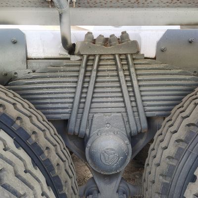 Camion à mélangeur de ciment Sinotruk à transmission manuelle pour les besoins de la construction lourde