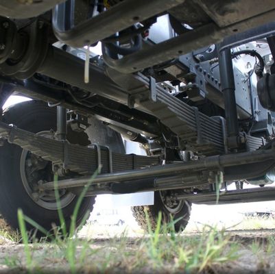 8 cylindrée Camion à agitateur hydraulique de direction avec châssis et pneus Sinotruk