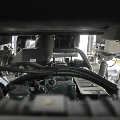 8 cylindrée Camion à agitateur hydraulique de direction avec châssis et pneus Sinotruk