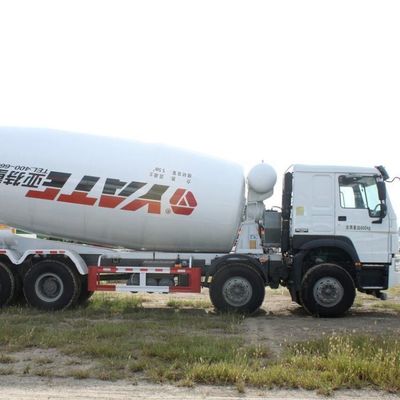 Mode de conduite 8x4 Sinotruk Chassis Cement Mixer avec direction hydraulique et assistance électrique