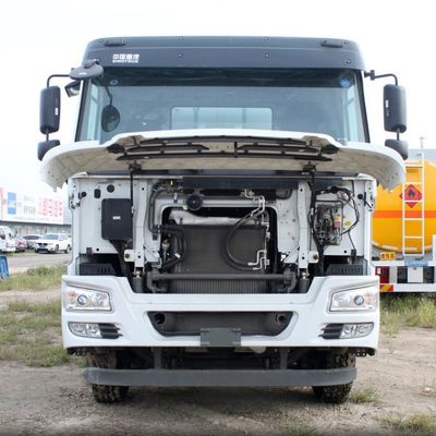 Mode de conduite 8x4 Sinotruk Chassis Cement Mixer avec direction hydraulique et assistance électrique