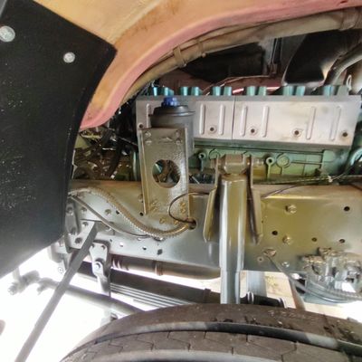 Boîte de chargement en acier au carbone Puissant camion hydraulique avec châssis Sinotruk 6 mois