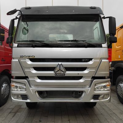 Direction hydraulique et châssis Sinotruk Conception 6x4 camion tracteur pour le transport industriel
