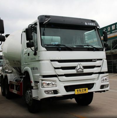 Chassis Sinotruk personnalisé Direction hydraulique Chariot de mélangeur de béton lourd avec pneus