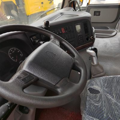 Direction hydraulique et châssis Sinotruk Conception 6x4 camion tracteur pour le transport industriel