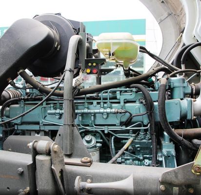 Chassis Sinotruk personnalisé Direction hydraulique Chariot de mélangeur de béton lourd avec pneus