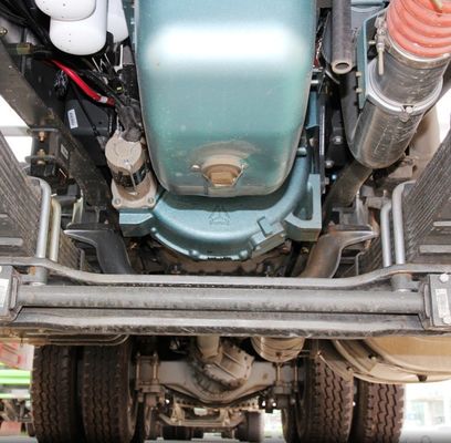 Chassis Sinotruk personnalisé Direction hydraulique Chariot de mélangeur de béton lourd avec pneus
