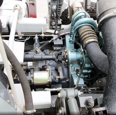 Chassis Sinotruk personnalisé Direction hydraulique Chariot de mélangeur de béton lourd avec pneus