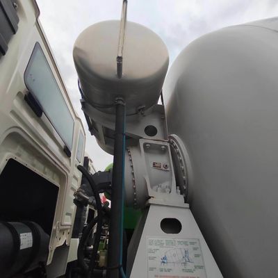 Sinotruck HOWO 6X4 8X4 mélangeur de ciment d'occasion Réduction de 5% avec matériau de boîte de chargement en acier au carbone