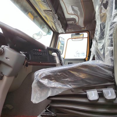 Transporteur minier puissant avec pneus et châssis Sinotruk Conception 6 × 4 roue motrice