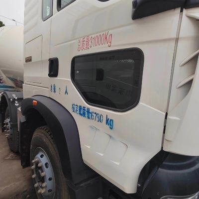 6X4 Nx 8m3 Sinotruk Construction lourde charge camion mélangeur de béton avec 8 déplacement