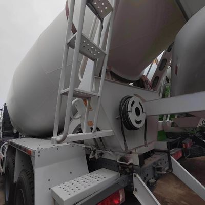 6X4 Nx 8m3 Sinotruk Construction lourde charge camion mélangeur de béton avec 8 déplacement