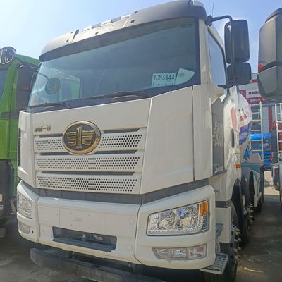 Mode de conduite pneumatique 8x4 Camions de mélange de béton d'occasion de premier ordre pour les besoins de construction