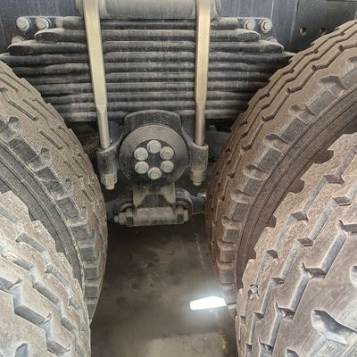 Mode de conduite pneumatique 8x4 Camions de mélange de béton d'occasion de premier ordre pour les besoins de construction