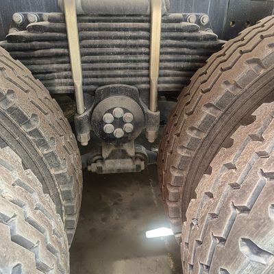 Camion à béton d'occasion avec une puissance maximale de 300-400 chevaux et 10245x2496x3450m