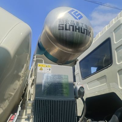 Camion à béton d'occasion à faible kilométrage avec une boîte de chargement en acier au carbone et une cabine de climatisation