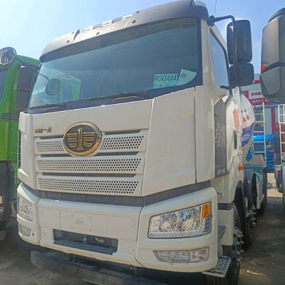 Camions mélangeurs avec châssis Sinotruk et système de direction hydraulique Paiement initial