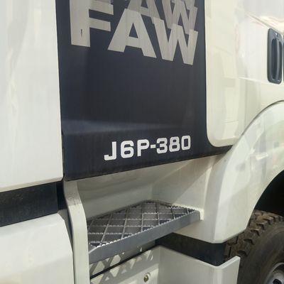Camions mélangeurs avec châssis Sinotruk et système de direction hydraulique Paiement initial