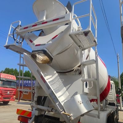 Carburant Puissance maximale 300-400 chevaux Camion mélangeur de ciment diesel pour travaux de construction