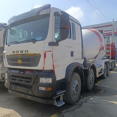 Camion de mélangeur industriel équipé d'un système de direction hydraulique et d'un déplacement de 8 pour le mélange