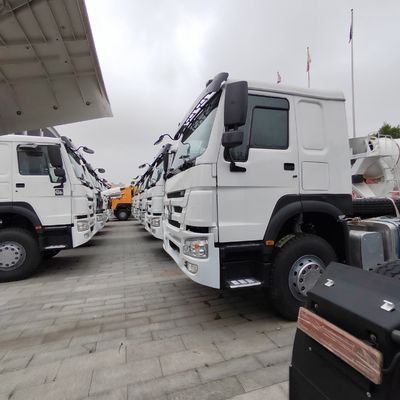 Pneus sans tuyau camion de transport hydraulique avec châssis Sinotruk et boîte de vitesses manuelle