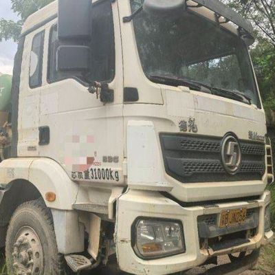 Camion de mélangeur de béton à moteur diesel Sinotruk de 12 m3 avec système de direction hydraulique et pneu